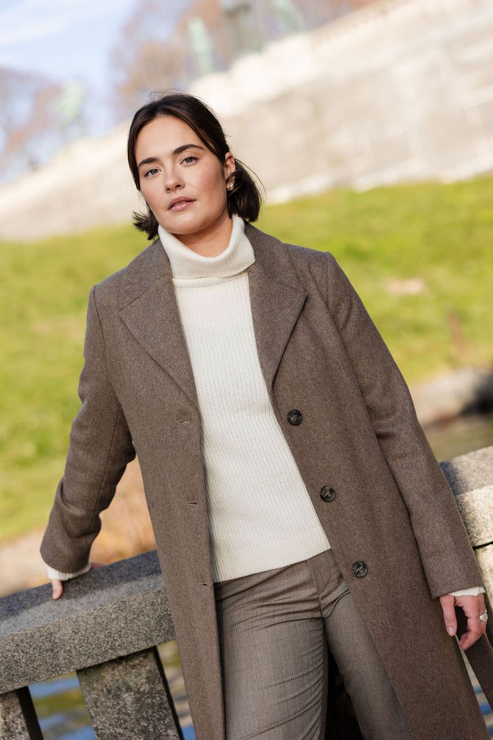 Rebecca Coat