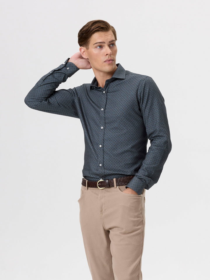 Leo Tailor Fit